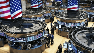 وول ستريت تسجل مكاسب أسبوعية قوية مع ارتفاع أسهم التكنولوجيا وتراجع الضغوط التضخمية